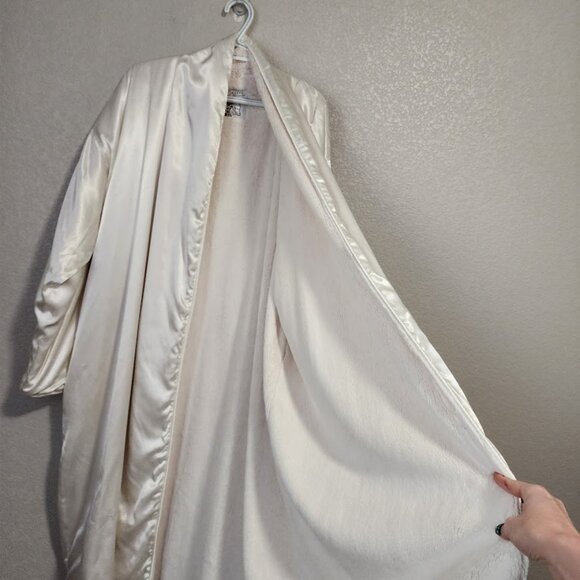 LITTLE GIRAFFE plush Luxe Satin Robe in cream Adult size 2 - Picture 6 of 6